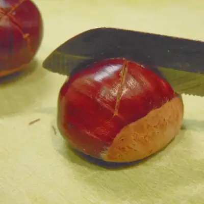 Scoring sweet chestnuts