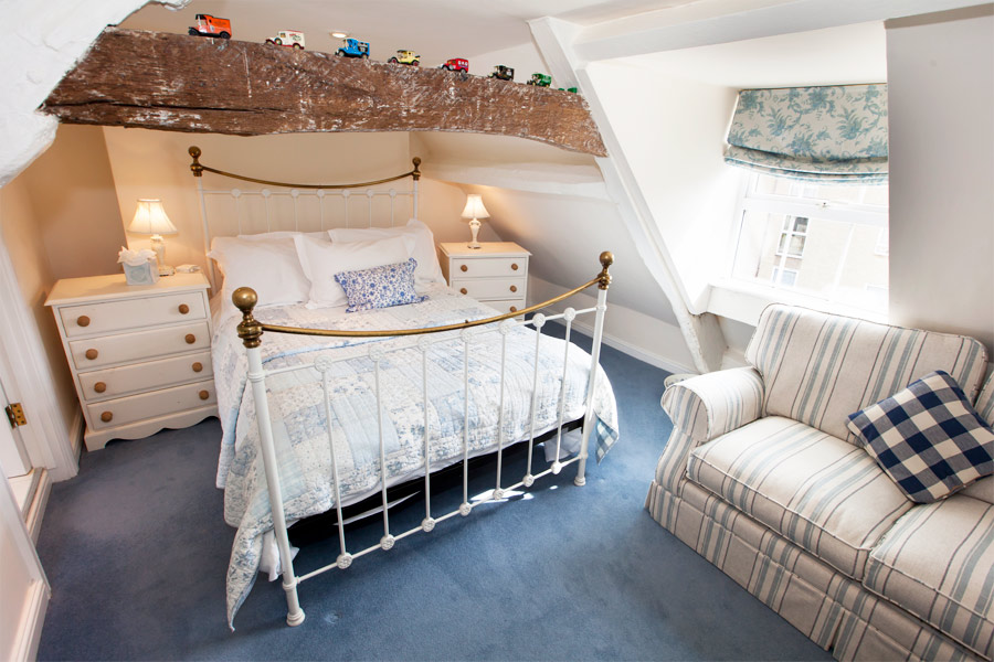 Double bedroom with balcony
