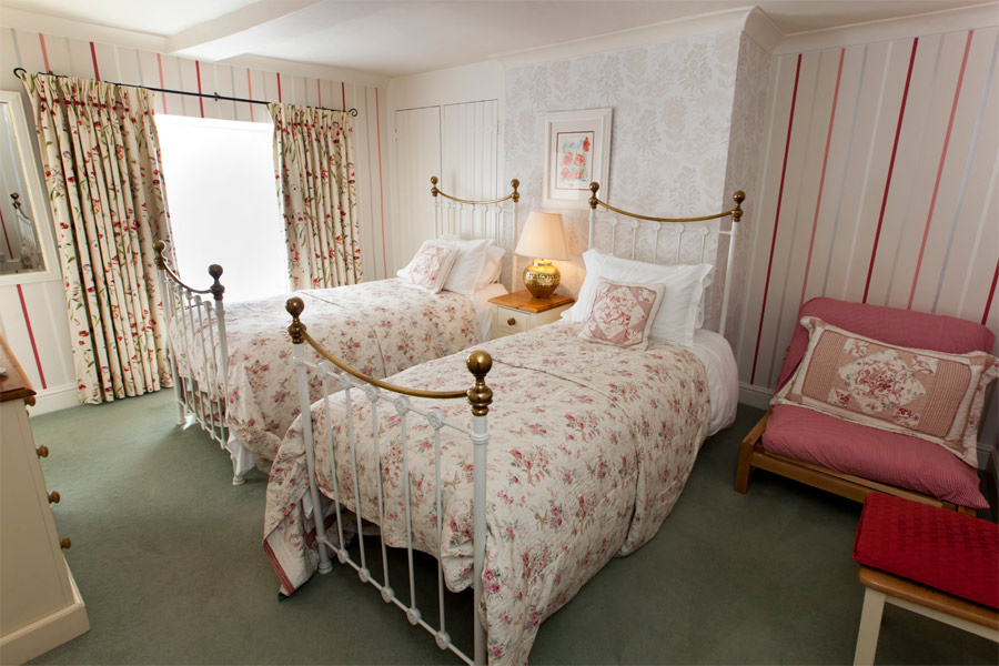 Twin bedroom at The Old Brewhouse in Cirencester